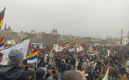 دورزه‌کان دژی ‌هێرشەکانی حکومەتی کاتیی سوریا ڕژانە شەقامەکان