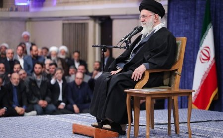 خامنەیی: دەتوانین کەشتییە جەنگییەکانی ئەمریکا بخەینە ژێردەریاوه‌