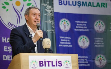 دەم پارتی: پرسی کورد پرسی دیموکراسی و ئازادیی زمانە نەک تیرۆر