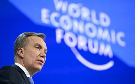 سەرۆکی کۆڕبەندی ئابوریی جیهانیی بەهۆی دۆسیەی ئیپستینەوە دەستی لەکار کێشایەوە