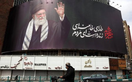 خامنه‌یی له‌ مه‌شهه‌د به‌خاك ده‌سپێردرێت