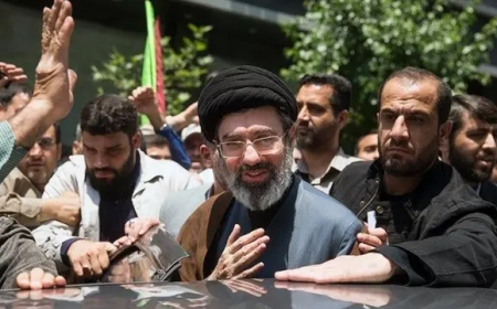 موجته‌با خامنه‌یی یه‌كه‌م په‌یامی خۆی وه‌ك ڕێبه‌ر بڵاوكردوه‌
