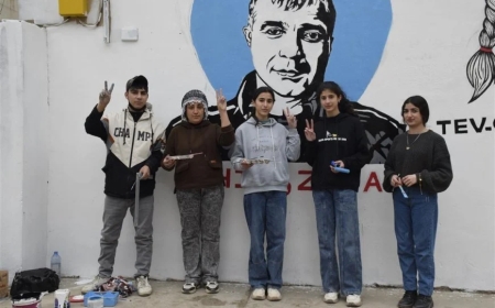 گەنجە نیگارکێشەکان مێژووی بەرخۆدان تۆمار دەکەن