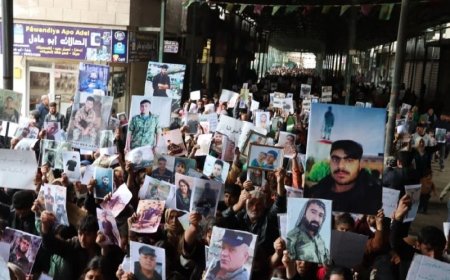 هەزاران کەس لە کۆبانێ بۆ ئازادکردنی دیلەکان چوونه‌ سەر شەقام