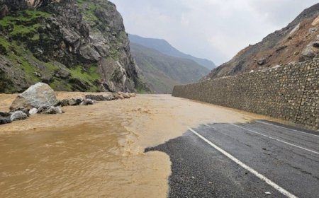 بەهۆی داڕمانی شاخەوە ڕێگەی نێوان دوو ناوچەی باکوری کوردستان داخرا