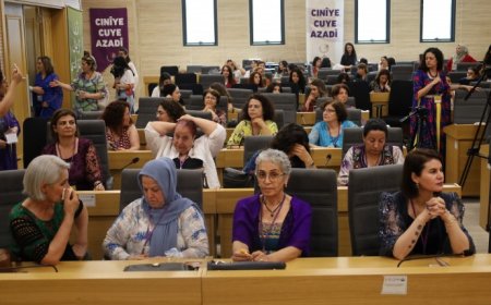 3'emîn Konferansa “Platforma Jinên Kurd” li Amedê dest pê kir