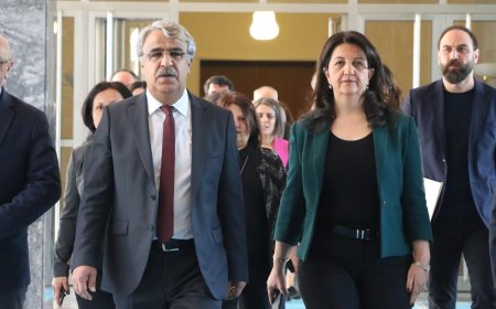 Hevdîtina Heyeta DEM Partiyê û Serokê Meclîsê Numan Kurtulmuş dest pê kir