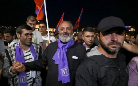Ermenya: Di nav pençê şerê deshilatê de