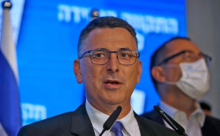 Gideon Saar: Em bi asayîbûna bi Sûriyeyê re ne