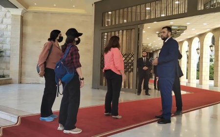 CIVÎNA RÊVEBERIYA XWESER Û HIKÛMETA DEMKÎ YA SÛRIYEYÊ DEST PÊ KIR