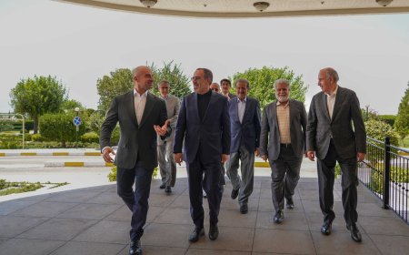 Serokê YNK`ê bi berpirsên Îranê re civiya