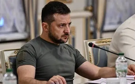 Zelenskî: Rûsya bi 3 hezar 800 dronan êrişê Ûkraynayê kir