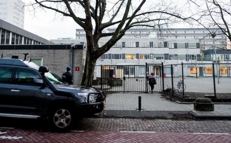 Li dibistaneke Cihûyan a li Amsterdamê teqînek çêbû
