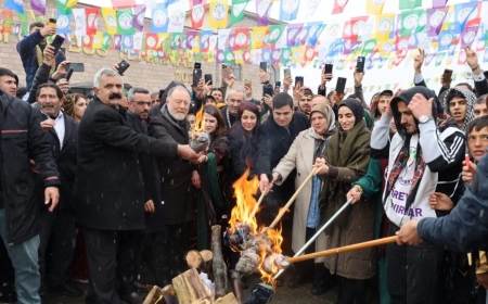 Li seranserî Bakurê Kurdistanê agirê azadiyê hat vêxistin