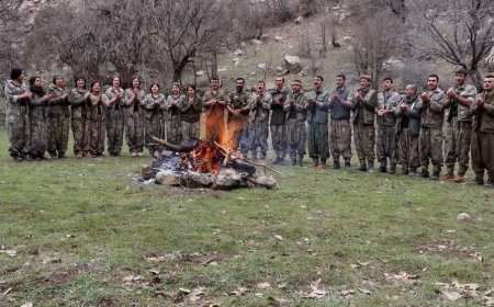 Gerîlayên HPG û YJA Starê bi coşeke mezin agirê Newrozê pêxistin