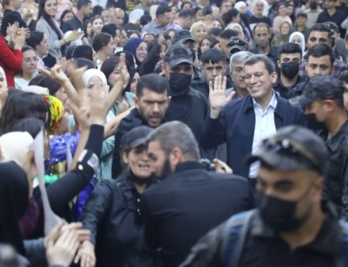 Mazlûm Ebdî bi xelkê Amûdê re civiya