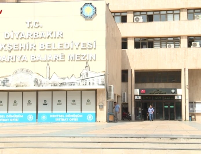 Emîn Ay: Li şaredariya Amedê yekemîn car karê saziya ziman tê vekirin